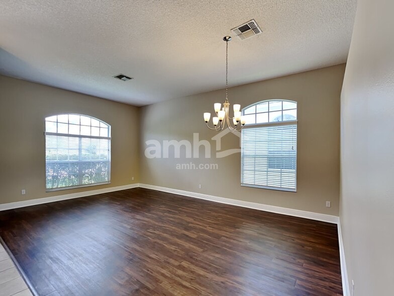 Building Photo - 3588 Foxcroft Cir