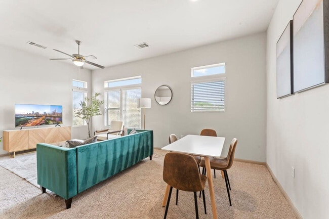 Building Photo - 2200 Montopolis Dr