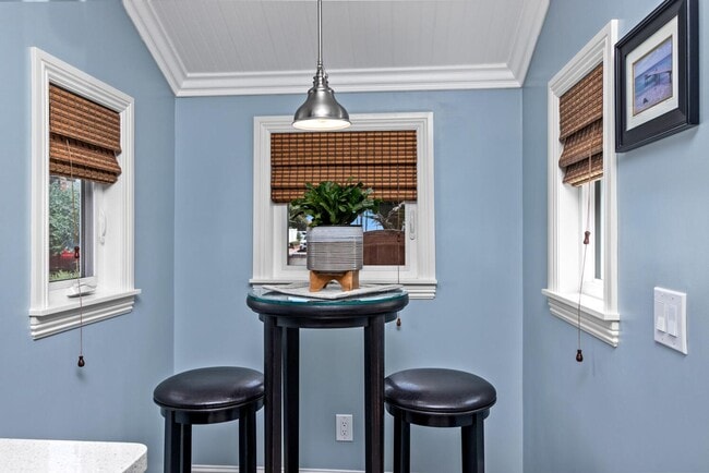 Building Photo - Prestigious Ocean View Retreat – Fully Rem...