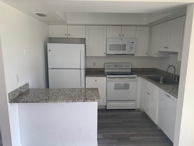 Building Photo - 4688 Oak Terrace Dr