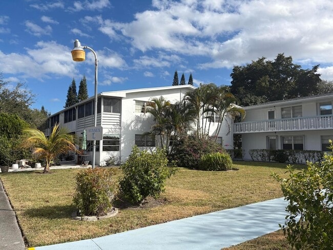 Building Photo - 239 Sussex L