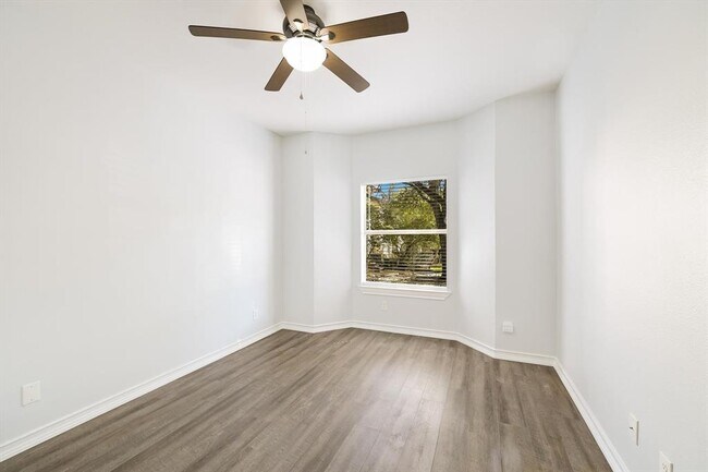 Building Photo - 6000 Shepherd Mountain Cove