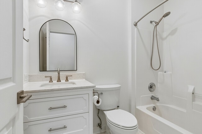 Building Photo - 1329 Amaranth Dr