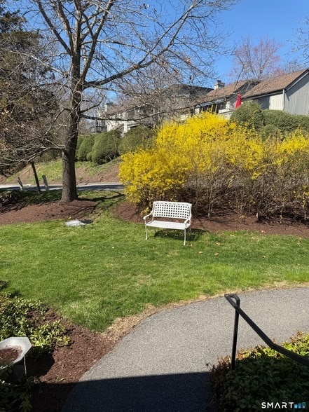 Building Photo - 235 Heritage Vlg