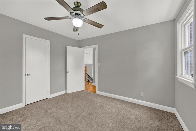 Building Photo - 260 Paradise Rd