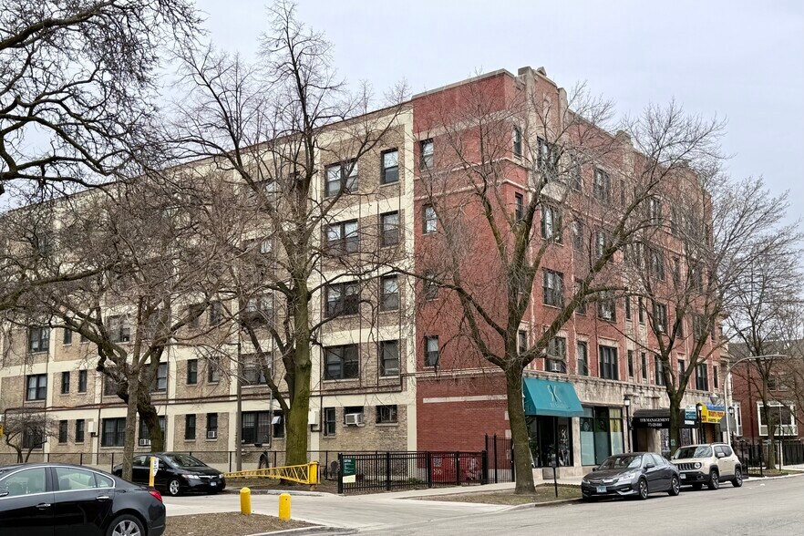 Building Photo - 839 W Sheridan Rd