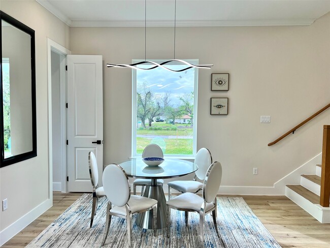 Building Photo - 3231 Tuam St