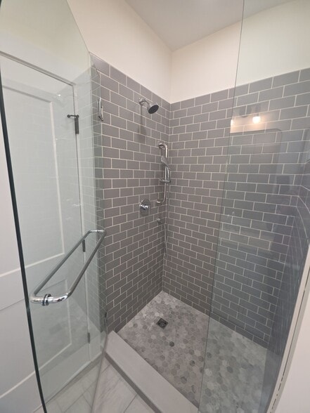 Building Photo - 481 Creekview Ln