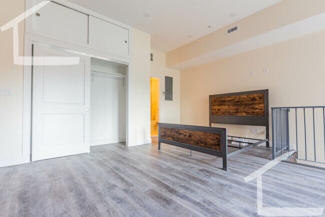 Building Photo - 1 bed 1 bath LOFT in Fenway..... don't miss out!! SEPT 1st