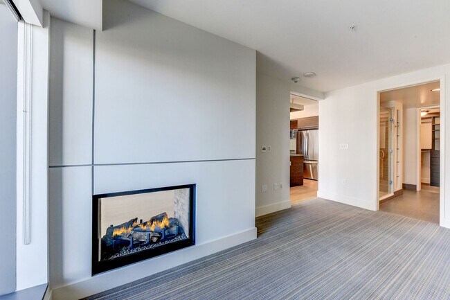 Building Photo - Elevated 1BR at Enso | Lake Views, Parking, Prime Location