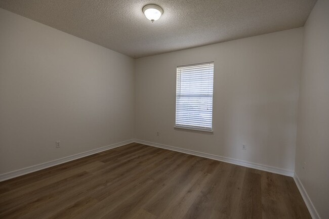 Building Photo - Beautiful Open Floor Plan