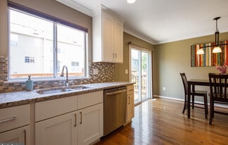 Building Photo - 2333 Massanutten Dr