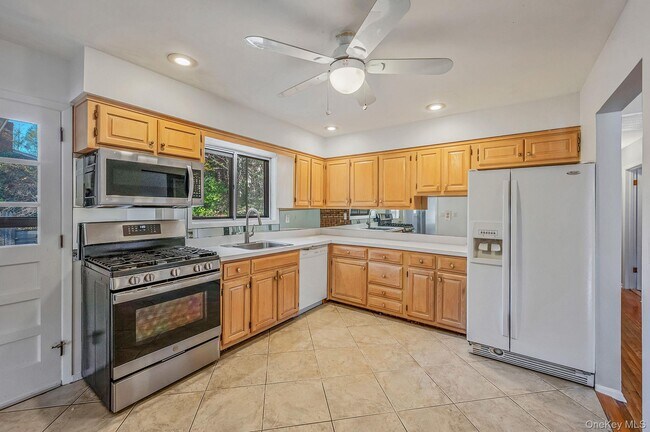 Building Photo - 23 Princeton Dr