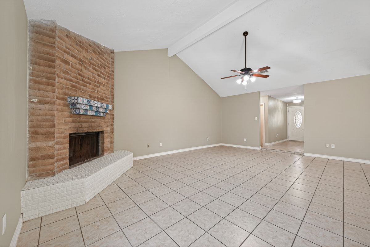 Building Photo - 18918 Droitwich Dr