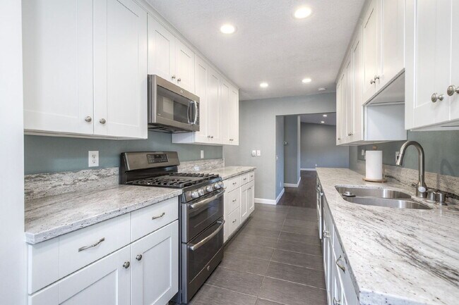 Building Photo - Tamarack Coastal Retreat! 1/2 Duplex with ...