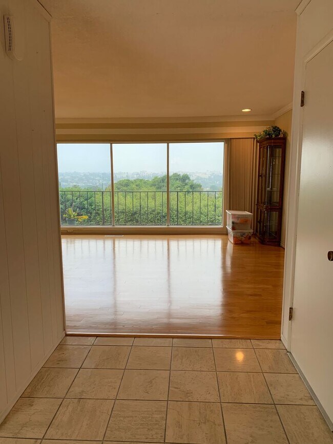 Building Photo - Stunning Del Cerro View Home with Spacious Split-Level Layout