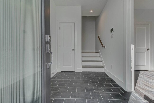 Building Photo - 5859 Dolores St