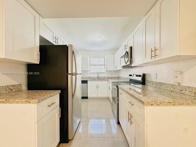 Building Photo - 10500 SW 155th Ct