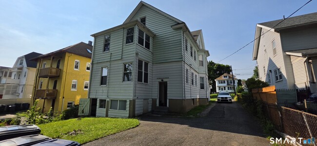 Building Photo - 23 Sharon St
