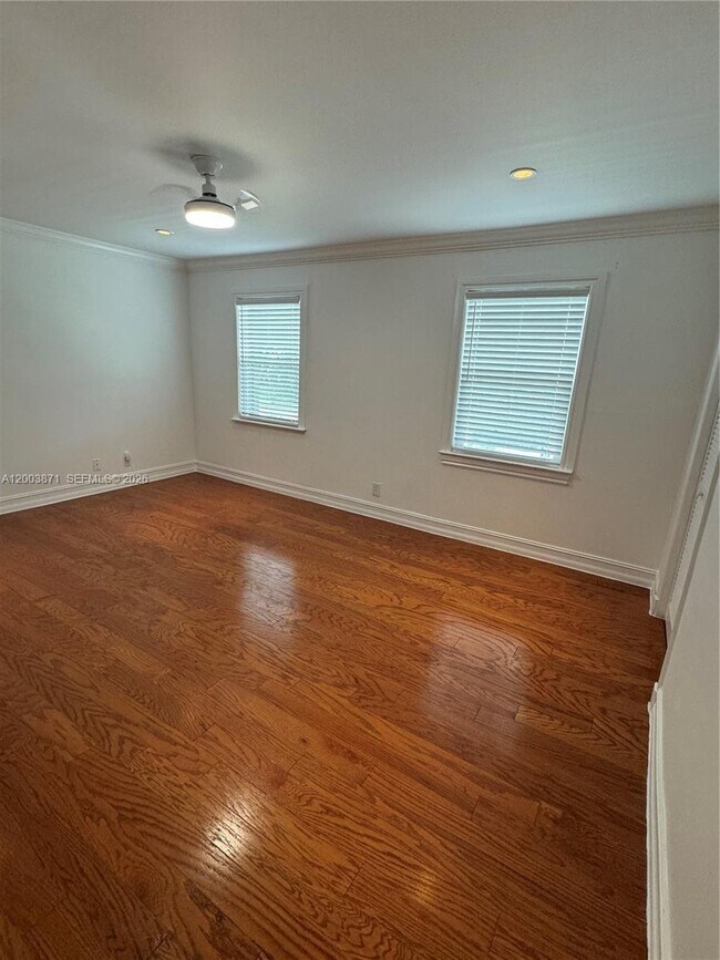 Building Photo - 3920 Woodside Dr