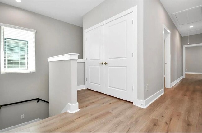 Building Photo - 410 E 41st St