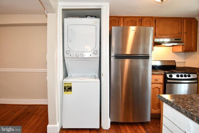 Building Photo - 17 S Madison St