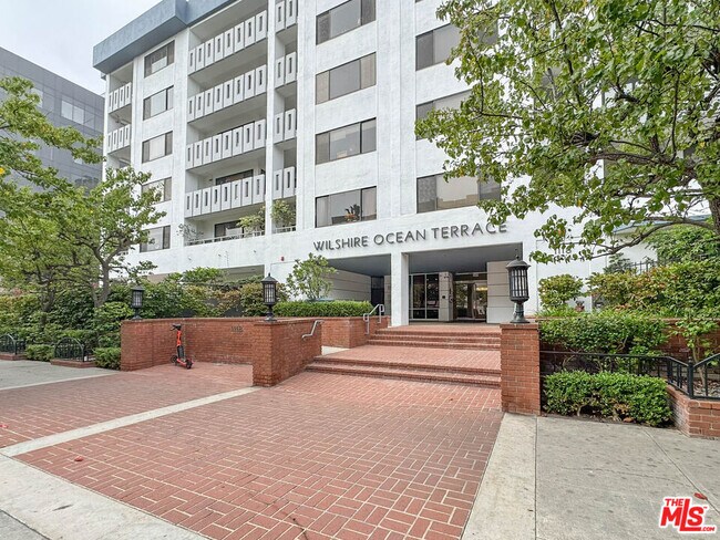 Building Photo - 1118 3rd St