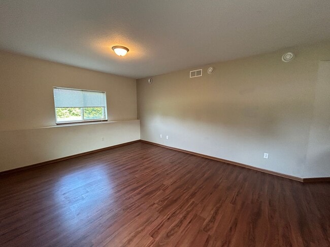 Building Photo - Stadium Commons Lower Unit