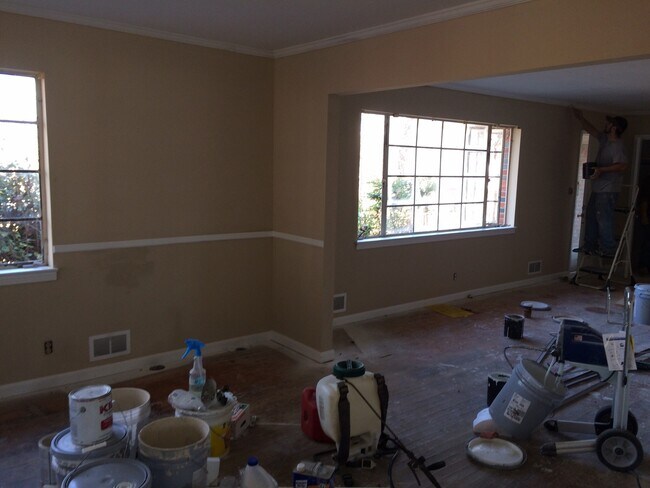 Building Photo - 2716 Wood Dr NE