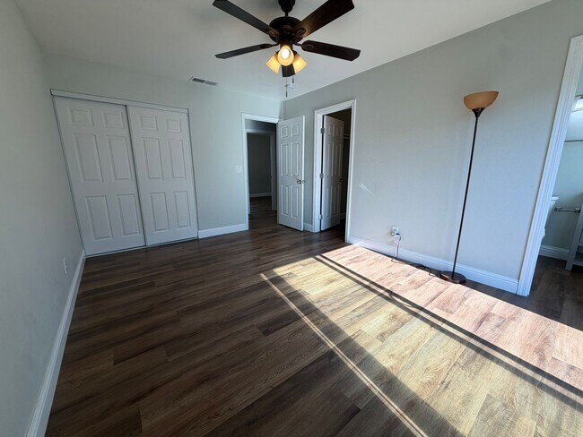 Building Photo - 8267 Moorhaven Way