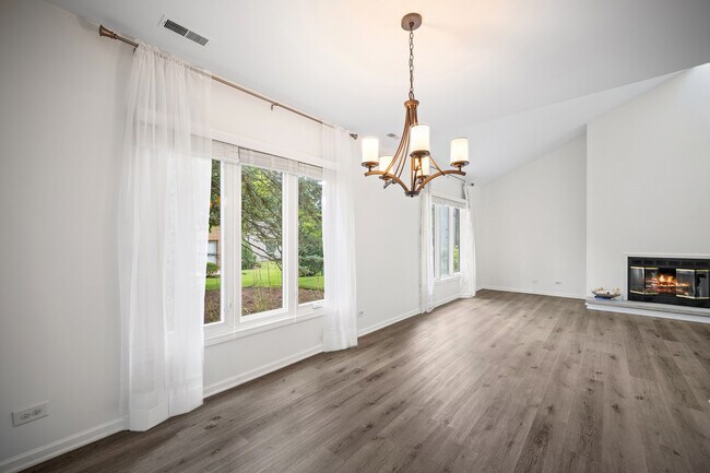 Building Photo - 720 Caliente Ct