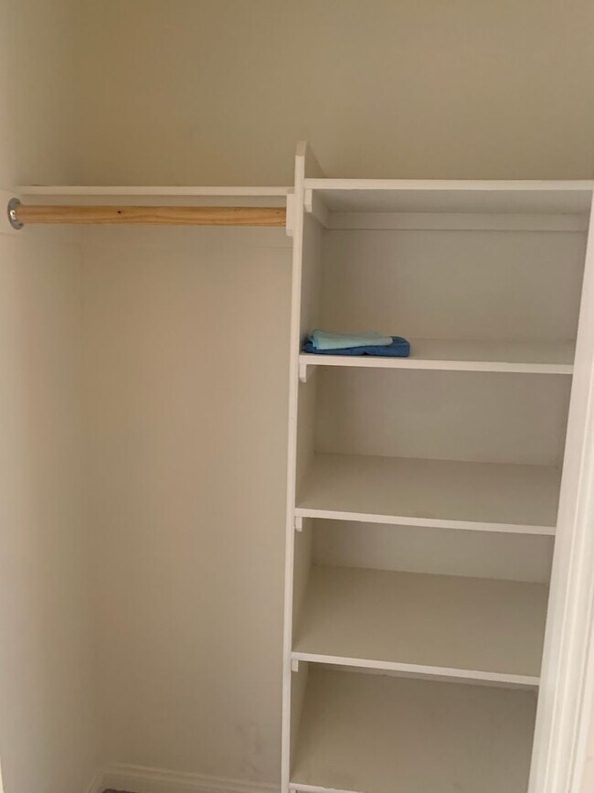 Building Photo - Upgraded Townhome