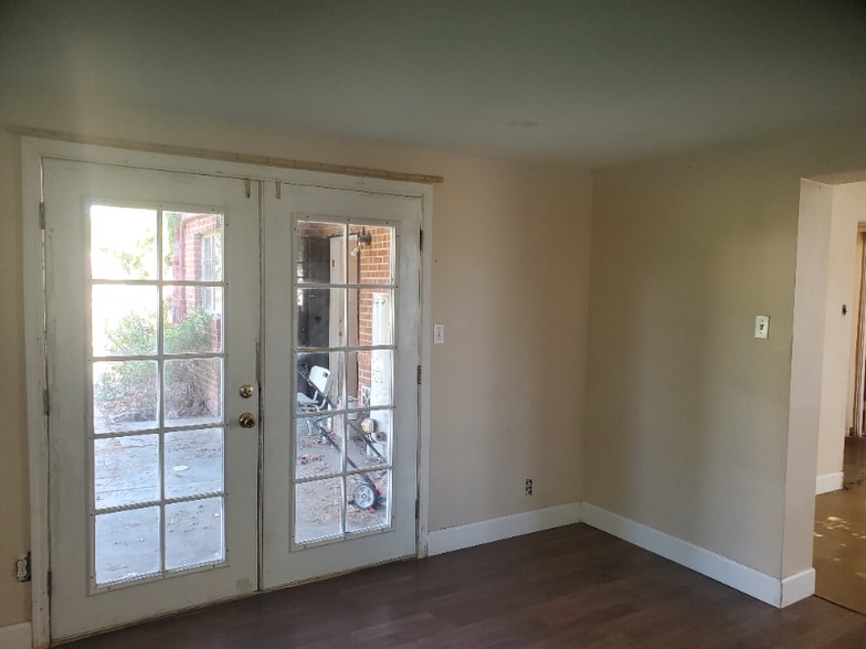 Building Photo - 2328 W Orange Dr