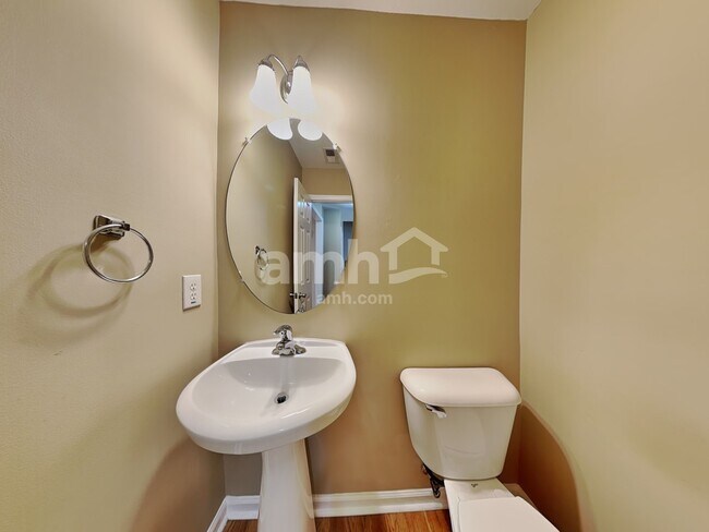 Building Photo - 836 Willow Bay Dr