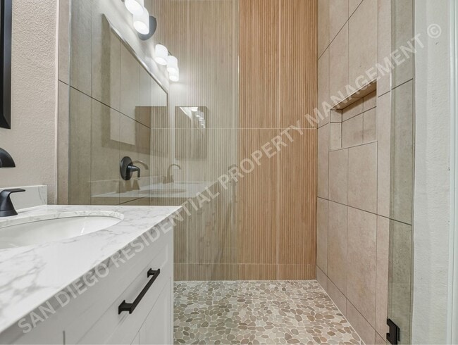 Building Photo - Beautifully Remodeled and Bright in the Perfect Carmel Mountain Ranch Location