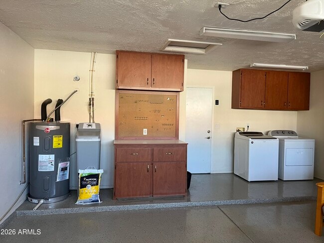 Building Photo - 3921 E Graythorn St