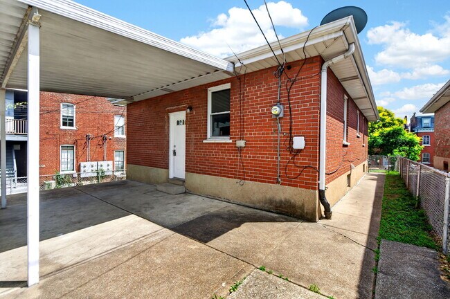 Building Photo - 905 Russell Blvd