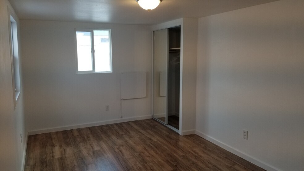 Building Photo - 142 Goldenrod St