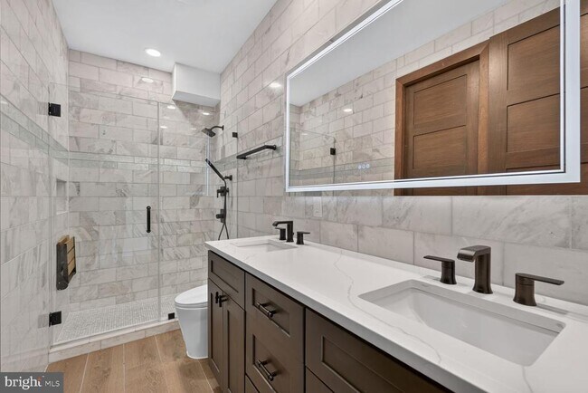 Building Photo - 724 Varnum St NW