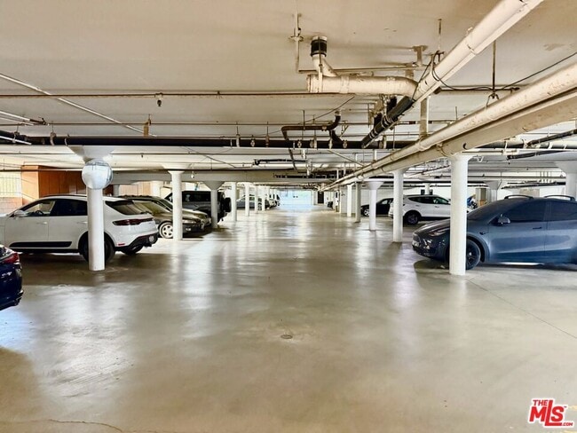 Building Photo - 637 Wilcox Ave