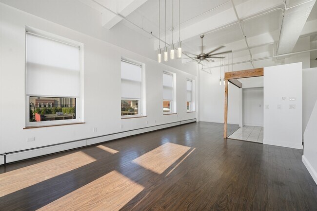 Building Photo - 15 E Park St