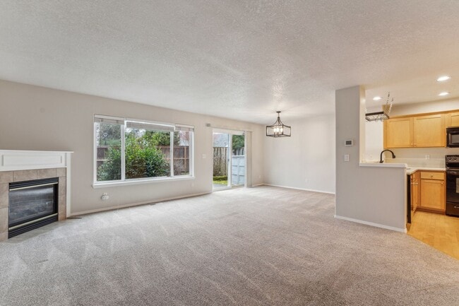 Building Photo - 2936 NE 13th Dr