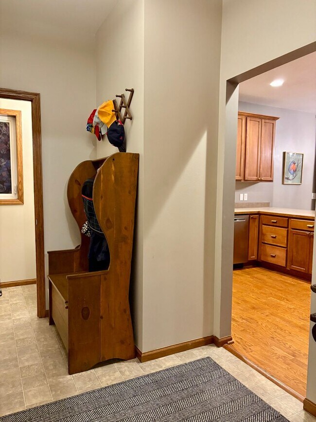 Building Photo - Large Lakeville Home for Lease