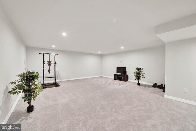 Building Photo - 15 Pratt Ln