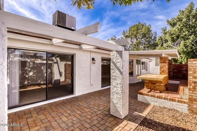 Building Photo - 3214 E Siesta Ln