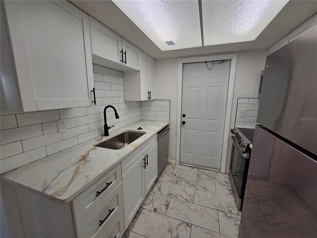 Building Photo - 606 S Betty Ln