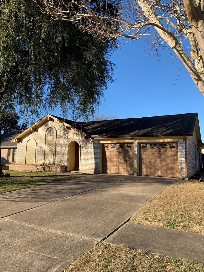 Building Photo - 12418 South Dr