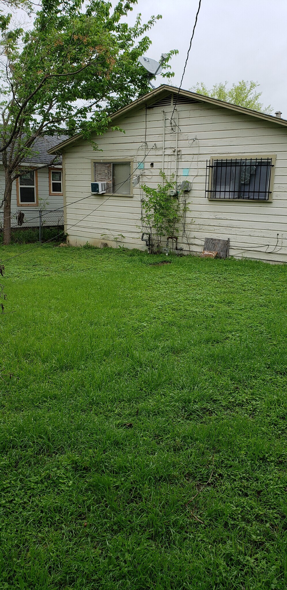 Back Yard - 2818 S Grove St