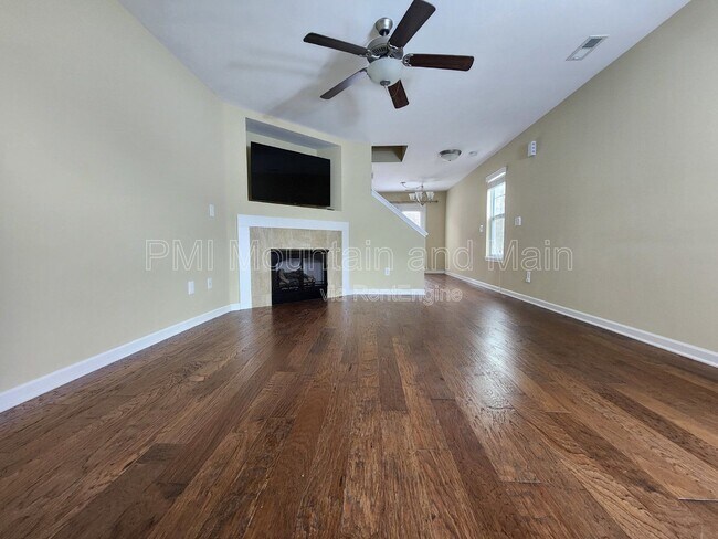 Building Photo - 19 Barnett Shoals Dr