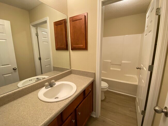Building Photo - 11815 Balsam Ct
